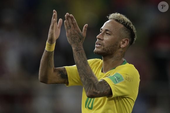 O camisa 10 viveu um dia marcado por emoção, carinho familiar e até brincadeiras entre companheiros de equipe, em uma cena que muitos interpretaram como um clima de despedida.