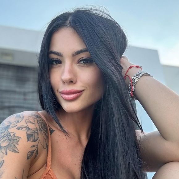 Rayane Figliuzzi engatou romance com Belo quando ele ainda era casado com Gracyanne Barbosa, segundo Leo Dias