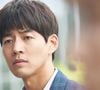Michaela Choi descobre estar no fim de sua vida e que apenas o diretor Lee Do-ha pode estender seu tempo