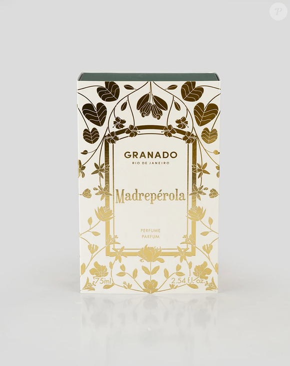 Além da fragrância, o Madrepérola chama atenção pela embalagem que traz uma arte inspirada no estilo art nouveau, com aplicação em hot stamping dourado, que valoriza ainda mais o produto