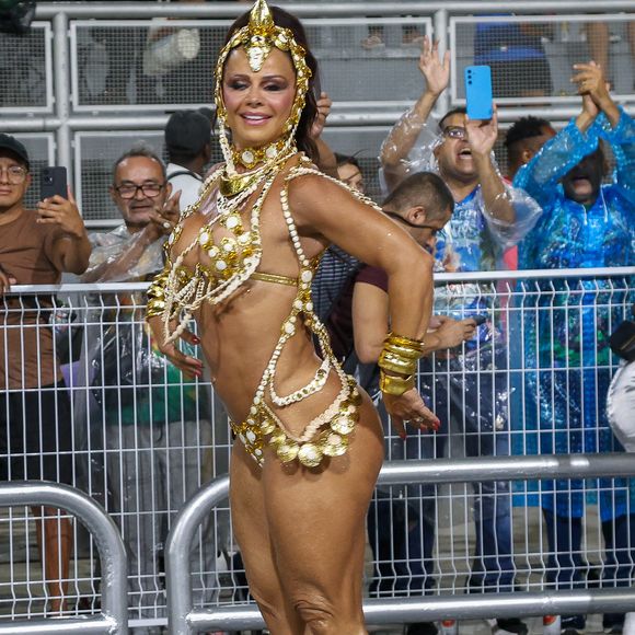 Com Viviane Araujo de rainha de bateria, a Mancha Verde escolheu um enredo focado na espiritualidade e na sabedoria ancestral. Trata-se de uma releitura do Carnaval de 2012