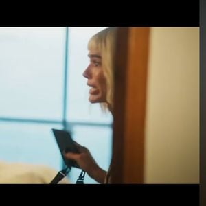 Personagem de Bruna Marquezine usa peruca loira como parte de plano para despistar autoridades