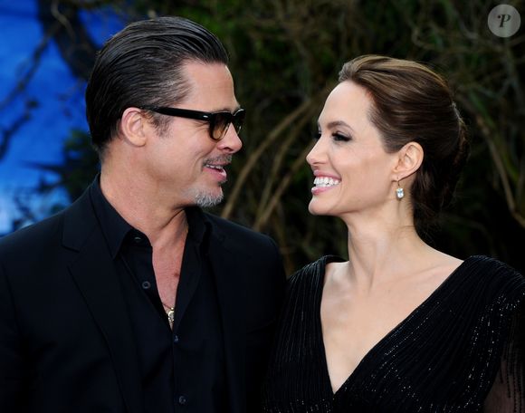 Pitt foi questionado se algo parecia "diferente" agora que o divórcio é oficial e se havia uma sensação de "alívio"