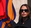 Rania, Rainha da Jordânia, escolheu uma marca artesanal francesa para compor look com bolsa