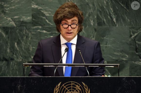 Javier Milei virou alvo de Gastón Alberdi, um ex-aliado, que expôs um suposto uso de fralda geriátrica do presidente