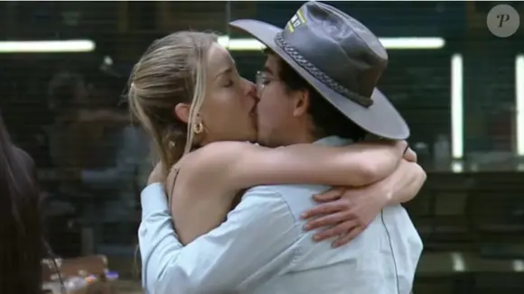 A Fazenda: Saory Cardoso e Dudu Camargo vivem romance no reality show