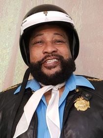A triste causa da morte do cantor Victor Willis revelada: icônico policial do Village People tinha 74 anos e lutava contra doença agressiva; detalhes!