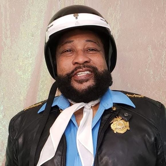A triste causa da morte do cantor Victor Willis revelada: icônico policial do Village People tinha 74 anos e lutava contra doença agressiva; detalhes!