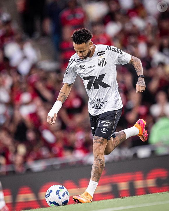 Neymar em 2025 comprou três casas de luxo em um mesmo condomínio de Santos, litoral de São Paulo