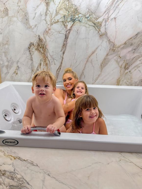 Segundo informações do portal Metrópoles, o Conselho Tutelar da Região Leste de Goiânia quer apurar a assiduidade da primogênita de Virgínia Fonseca na escola