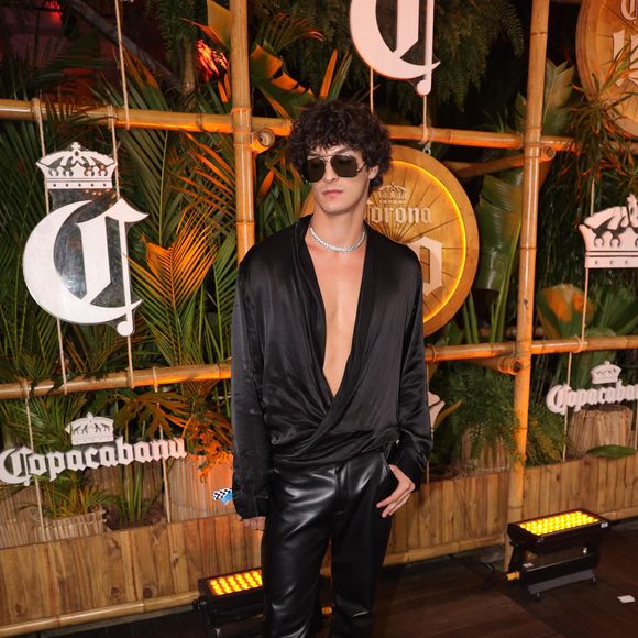 Show da Lady Gaga no Rio: no ar em 'Vale Tudo', Pedro Waddington colocou seu corpo para jogo com um look all black