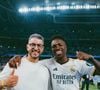 Por trás da excelente fase de Vini Jr. está Thiago Lobo, fisioterapeuta formado pela Unisanta que acompanha o atacante desde 2019 e se tornou peça fundamental na preparação do astro brasileiro. Confira essa trajetória