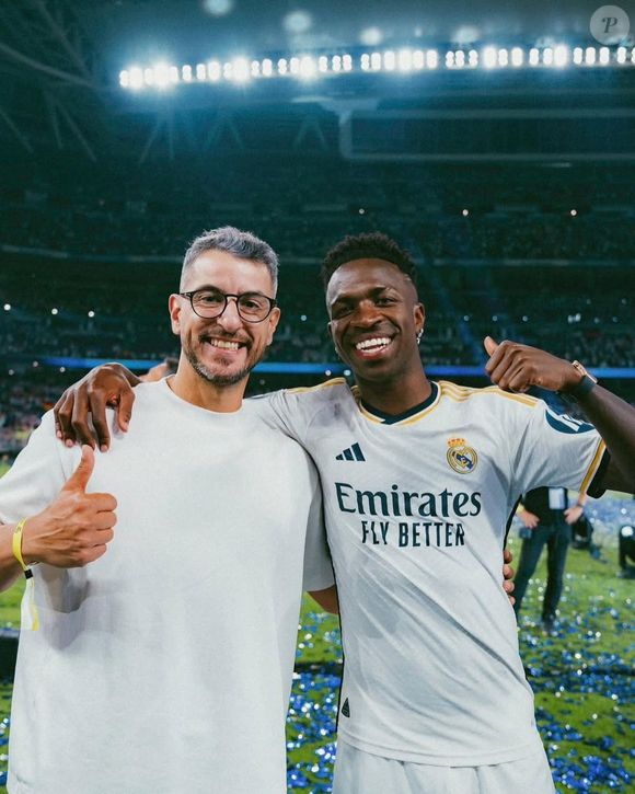 Por trás da excelente fase de Vini Jr. está Thiago Lobo, fisioterapeuta formado pela Unisanta que acompanha o atacante desde 2019 e se tornou peça fundamental na preparação do astro brasileiro. Confira essa trajetória