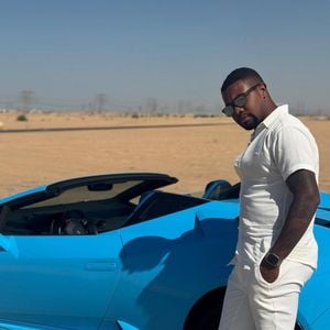 Davi Brito teria ultrapassado os limites do virtual e chegou a ir atrás de Larissa Tomásia em um restaurante, onde ela estava reunida com outros amigos