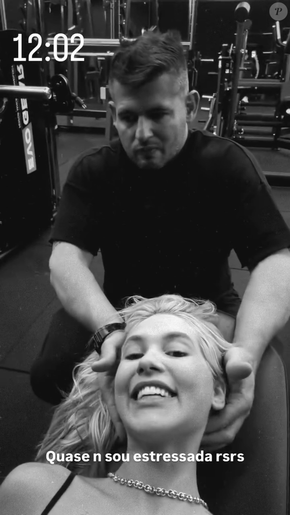 Virgínia Fonseca sobre tensão no pescoço: ‘Os pontos que ele pega aqui, amor, esquece. Dormindo mal, esses 'trem' tudo deve travar o pescoço’