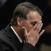 Vai ter que mudar o endereço da prisão domiciliar? Vizinhos planejam expulsão de Jair Bolsonaro em condomínio de luxo