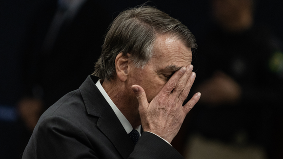 Vai ter que mudar o endereço da prisão domiciliar? Vizinhos planejam expulsão de Jair Bolsonaro em condomínio de luxo