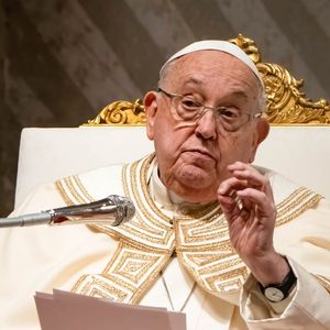 Papa Francisco, internado há quase uma semana com pneumonia bilateral, tem estado de saúde atualizado em 19 de fevereiro de 2025