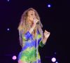 Mariah Carey homenageou o Brasil com o primeiro look de seu show, nas cores verde, azul e amarelo