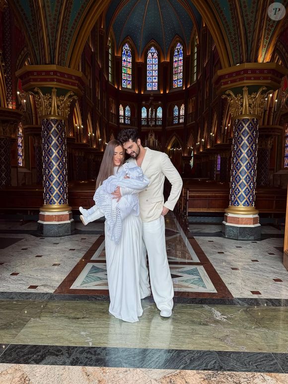 Depois do batizado, o casal publicou algumas fotos da celebração e da festa intimista que organizaram depois