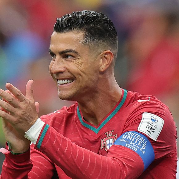 A despedida de Cristiano Ronaldo das Copas do Mundo foi marcada por emoção e polêmica. Após a eliminação de Portugal para a Espanha, um dos principais jornais esportivos dos Estados Unidos afirmou que a seleção 'pagou o preço' por insistir no craque até o fim da campanha na Copa de 2026