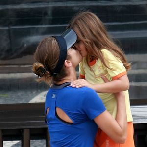 Ao admitir falhas, os pais ensinam que errar faz parte da vida e que o fracasso não define ninguém — o que realmente importa é como lidamos com ele.