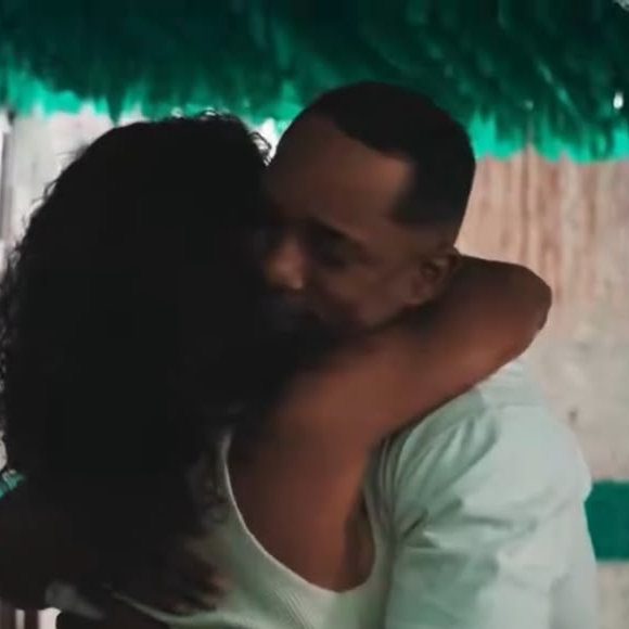 Alice Carvalho revelou pela primeira vez que viveu um relacionamento amoroso com Preta Gil em paralelo ao romance da cantora com O Kannalha
