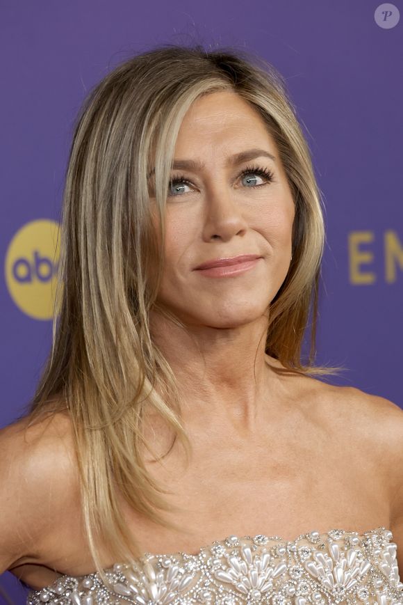 Jennifer Aniston desmentiu os boatos de um possível romance com Barack Obama no ano passado (2024).
