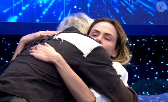 Ana Paula Renault foi consolada por Juliano Floss ao desabafar com a saída de Babu Santana no BBB 26