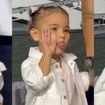 Filha de Neymar, Mavie faz caretas em jogo do Santos, é comparada ao pai e diverte a mãe, Bruna Biancardi: 'Figurinha'