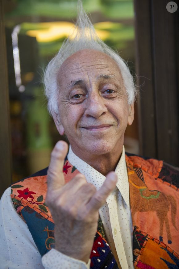 Carta psicografada atribuída ao ator revela mensagem de conforto e reflexão sobre vida após a morte