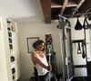 "Eu costumava fazer muito cardio. Agora, estou tentando ganhar massa muscular, então estou levantando pesos, algo que nunca fiz antes", contou Halle Berry