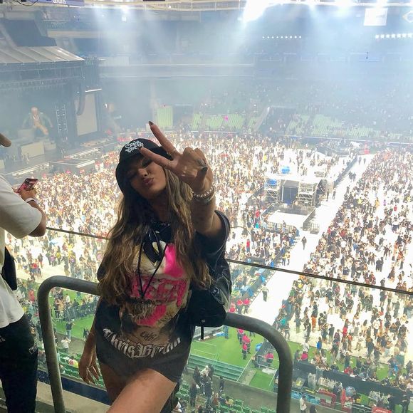 Karol Gerez é bailarina da equipe de Zé Felipe