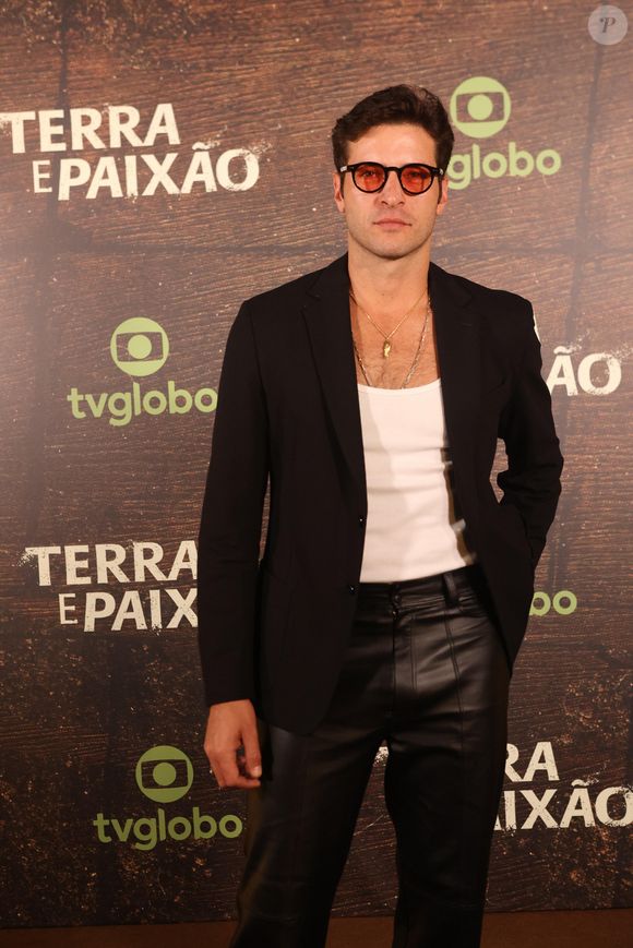 Nos próximos capítulos de 'Vale Tudo', Walter (Leandro Lima) vai mexer na caixa misteriosa recebida por Odete Roitman (Debora Bloch), e a vilã não vai gostar nada.