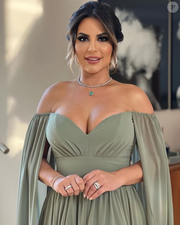 Além do rosto, Deolane fez algumas alterações em seu corpo ao longo da carreira