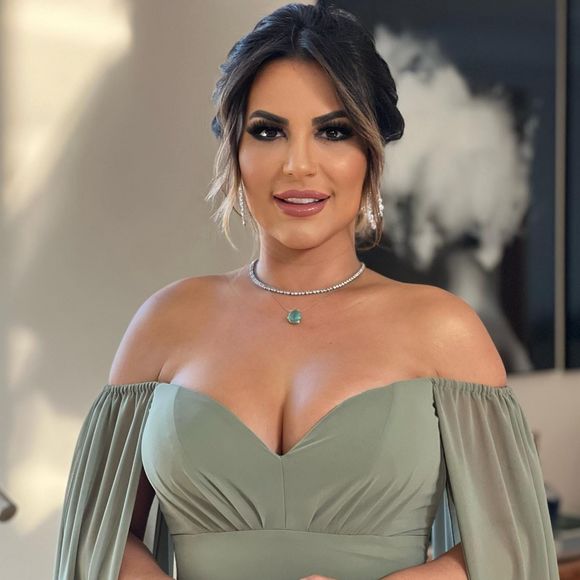 Além do rosto, Deolane fez algumas alterações em seu corpo ao longo da carreira