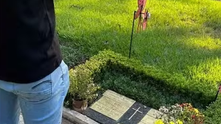 Suposto namorado de Gugu Liberato faz foto no túmulo do apresentador e revela que é bloqueado por João Augusto