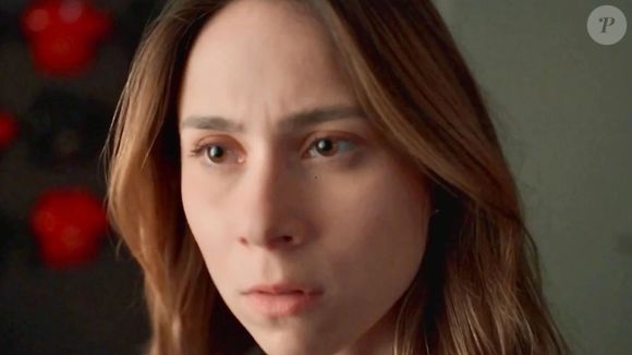 Lucélia (Daphne Bozaski) se torna a grande poderosa da comunidade da Chacrinha