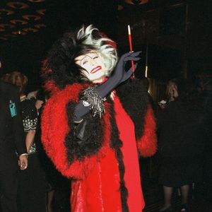 Cruella da Glenn Close fumava: Pesquisa analisou 447 filmes e mostrou que 35,7% dos vilões fumavam contra 20,6% dos heróis