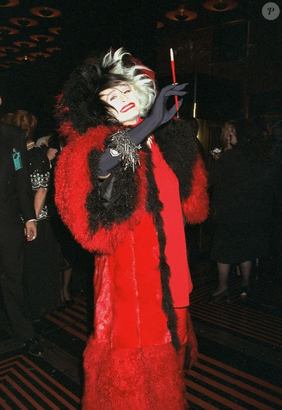 Cruella da Glenn Close fumava: Pesquisa analisou 447 filmes e mostrou que 35,7% dos vilões fumavam contra 20,6% dos heróis