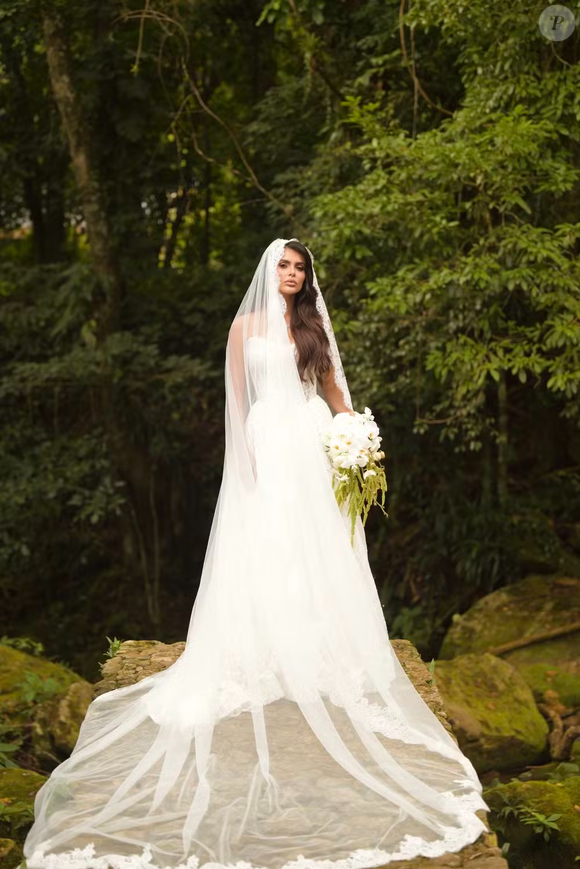 O que começou como uma celebração marcada pelo casamento e pelo anúncio da primeira gravidez terminou com uma notícia triste para o casal. Segundo o ge, Gabriel Medina e Isabella Arantes perderam o bebê no terceiro mês de gestação, enquanto o portal LeoDias relembrou que a gravidez havia sido revelada durante os votos no altar