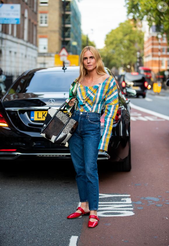 A blusa xadrez e o jeans formam uma dupla imbatível