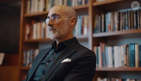 Professor de Harvard Arthur C. Brooks ao falar de amizade: 'Tecnologia nos separa demais'