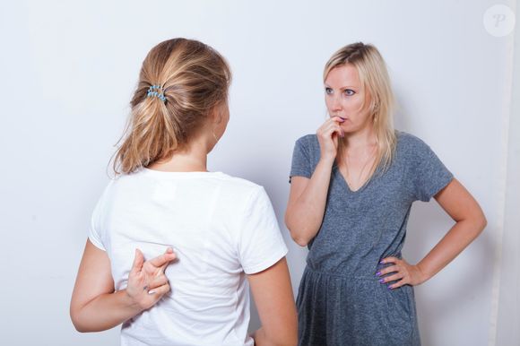 Se ela estiver mentindo ou omitindo informações, ficará nervosa e tentará preencher essa lacuna