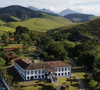 Fazenda Boa Vista oferece piscina, sauna, quadras esportivas, fazendinha com animais e recreação infantil monitorada.