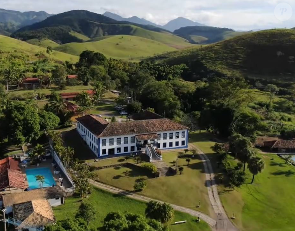 Fazenda Boa Vista oferece piscina, sauna, quadras esportivas, fazendinha com animais e recreação infantil monitorada.