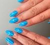 Unhas decoradas com listras ficam divertidas e cheias de personalidade