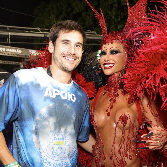 Carnaval 2025 no RJ: Sabrina Sato e Nicolas Prattes posaram nos bastidores