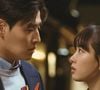 Beom-wook é super expressivo e Yeon-joo é uma pessoa calma e reservada. Os dois opostos provam que relacionamentos são feitos de escuta