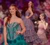 Ex-'Carinha de Anjo', Lorena Queiroz faz festa luxuosa de 15 anos com 3 vestidos diferentes e valsa com pai da ficção; veja +20 fotos!